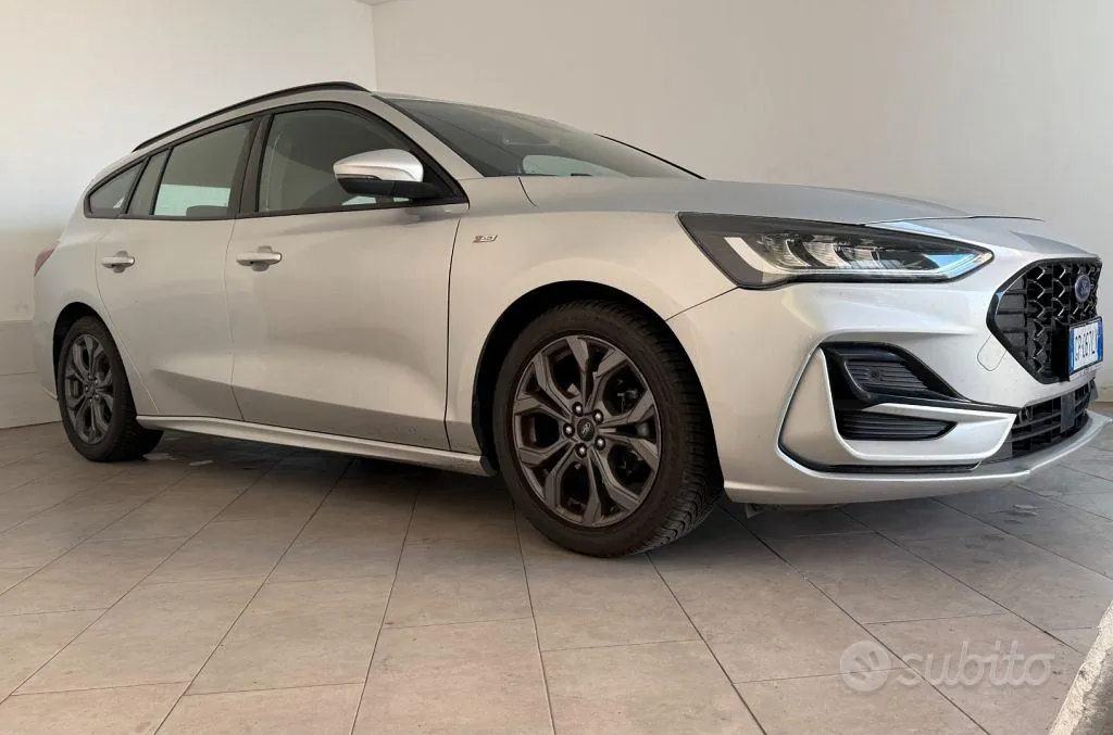 Ford Focus 2023 photo 2