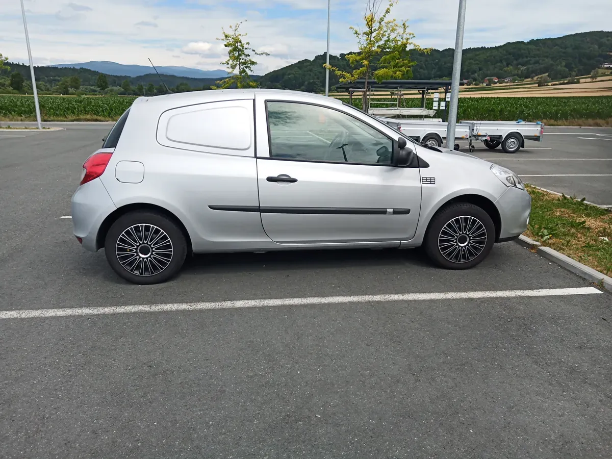 Renault Clio 2013 photo 2