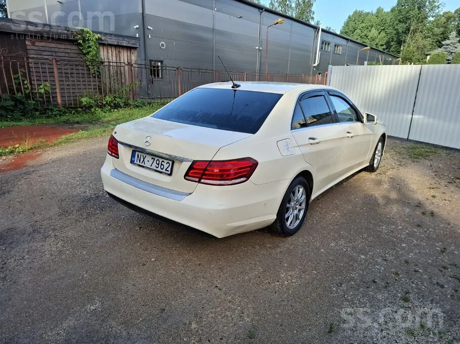 Mercedes-Benz E200 2013 photo 3