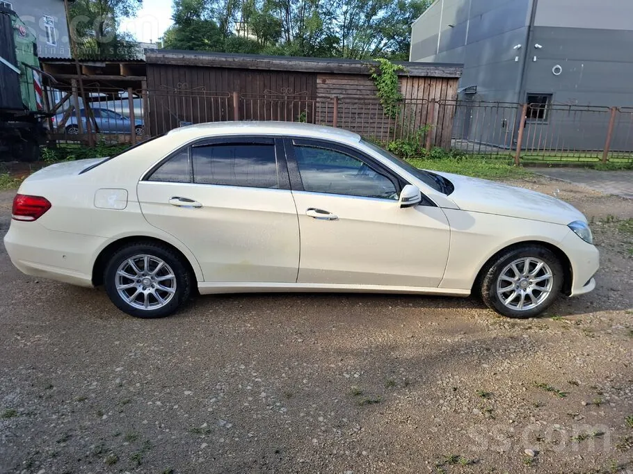 Mercedes-Benz E200 2013 photo 4