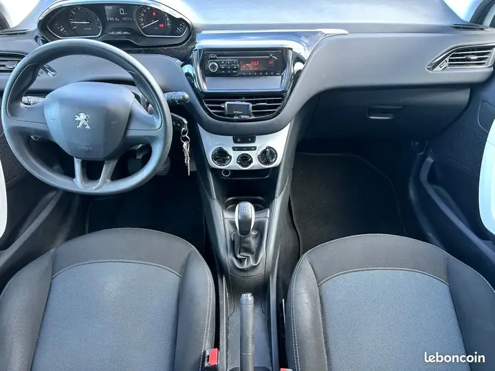 Peugeot 208 2016 photo 3