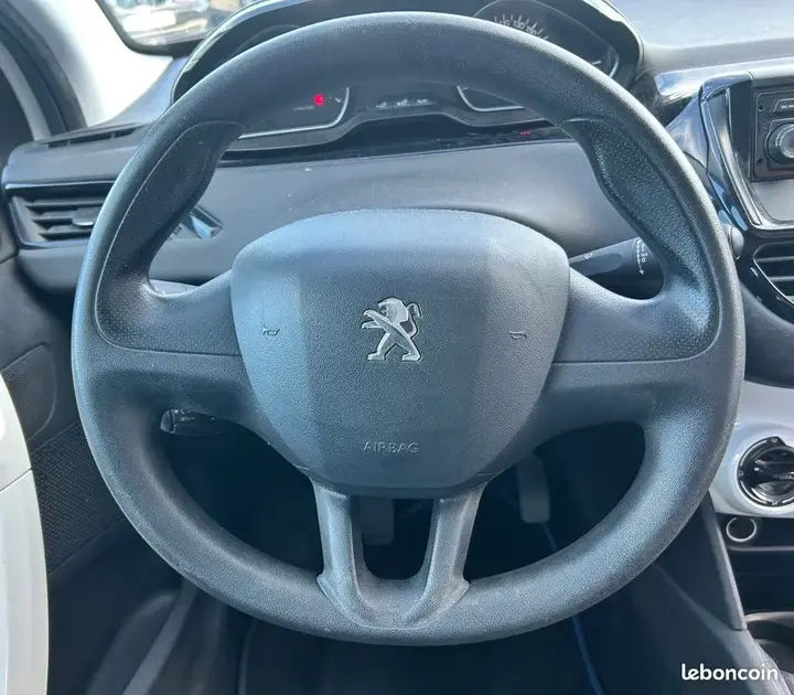 Peugeot 208 2016 photo 4