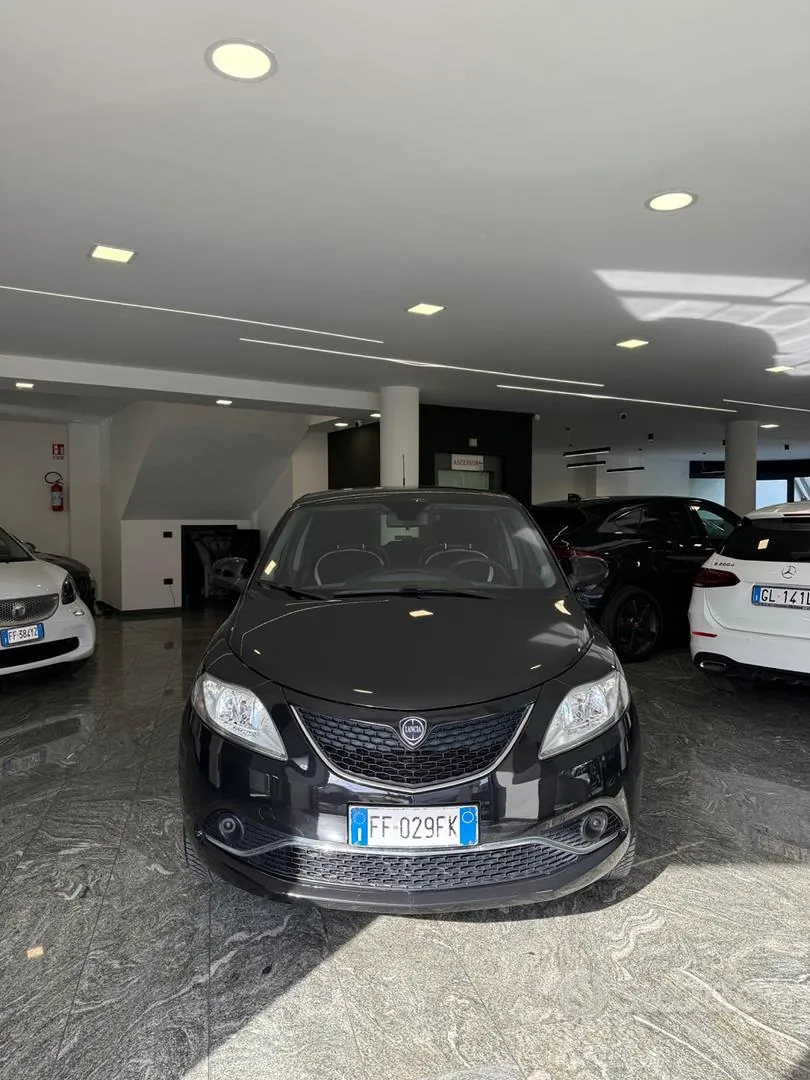 Lancia Ypsilon 2016 photo 2