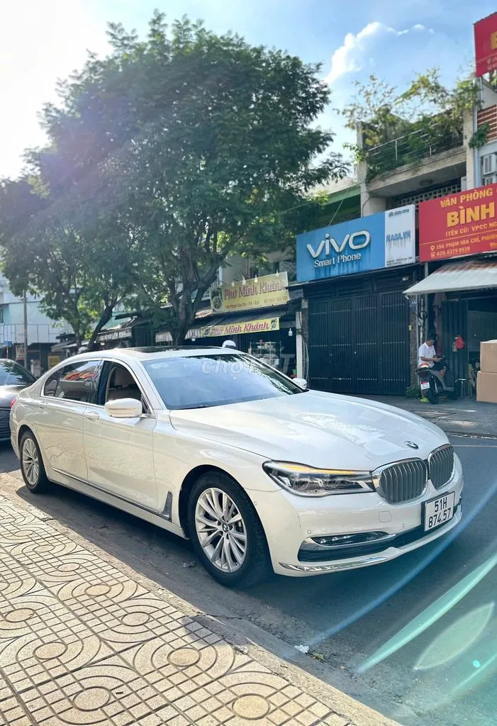 BMW 7 Series 2018 photo 3