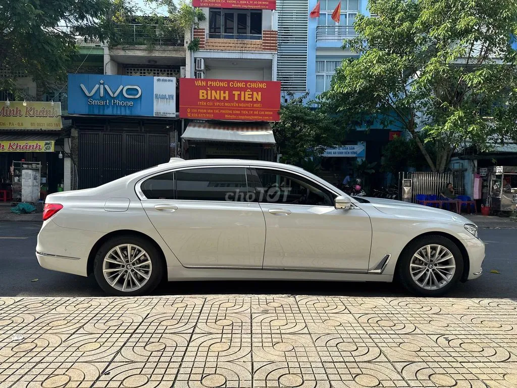 BMW 7 Series 2018 photo 4