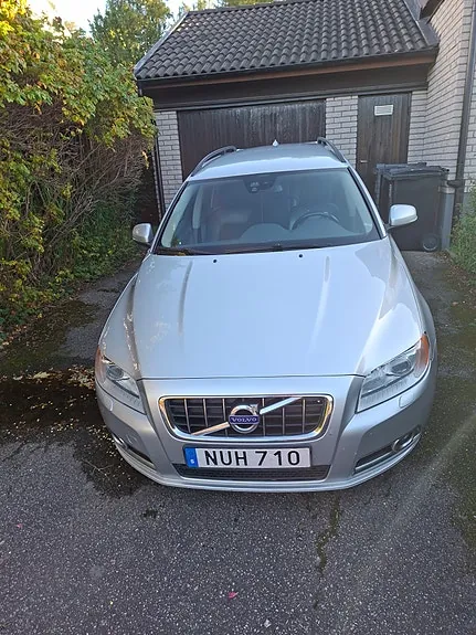 Volvo V70 2012 photo 2