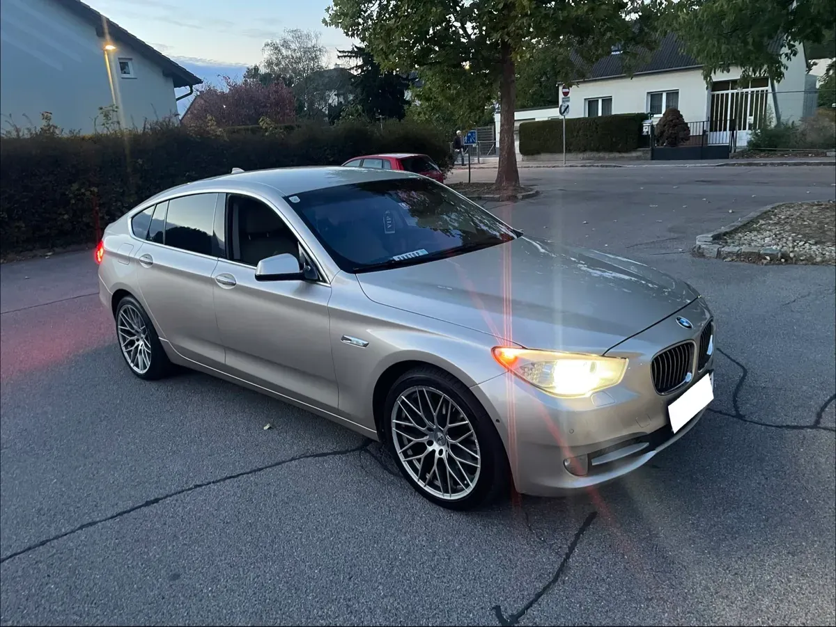 BMW 5 Series 2009 photo 2