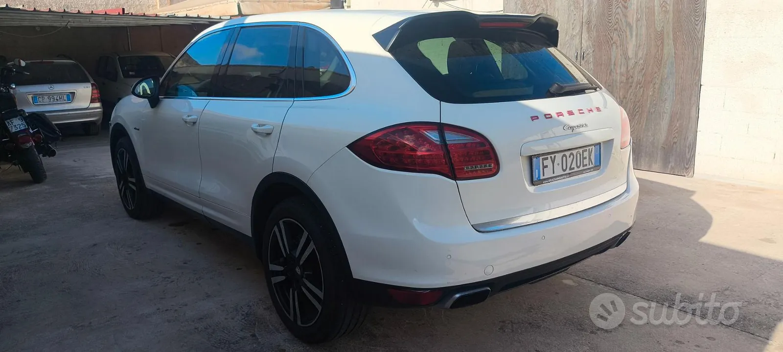 Porsche Cayenne 2011 photo 2