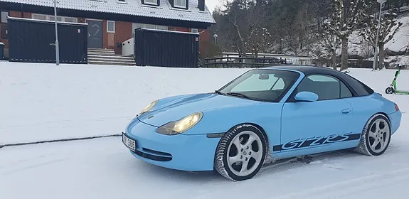 Porsche 911 Carrera 4 2001 photo 3