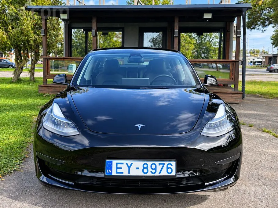 Tesla Model 3 2023 photo 3