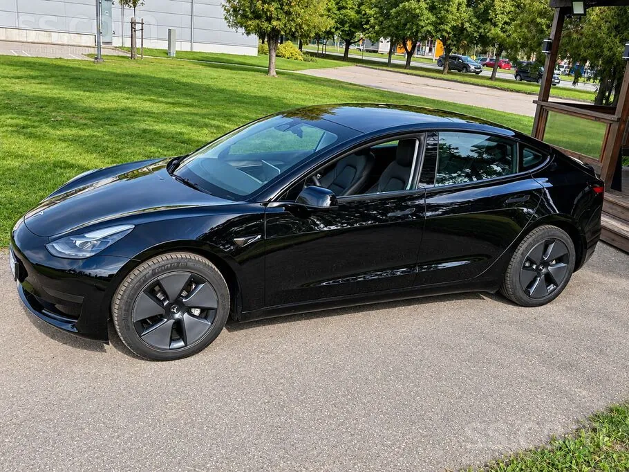 Tesla Model 3 2023 photo 2
