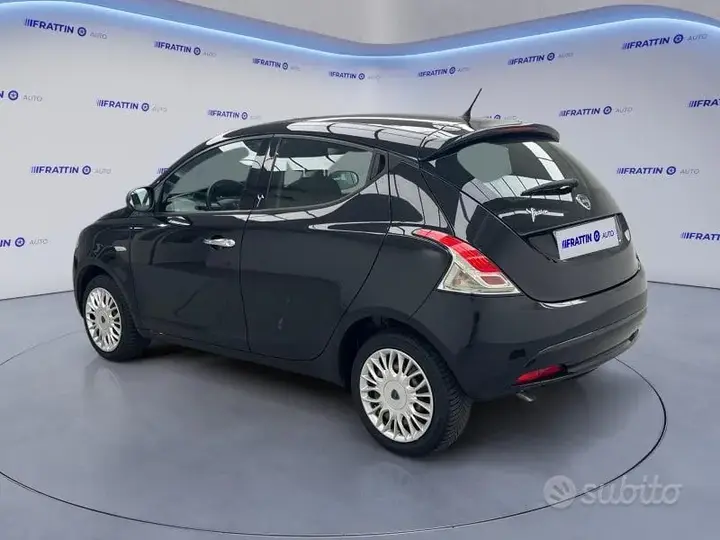 Lancia Ypsilon 2016 photo 2
