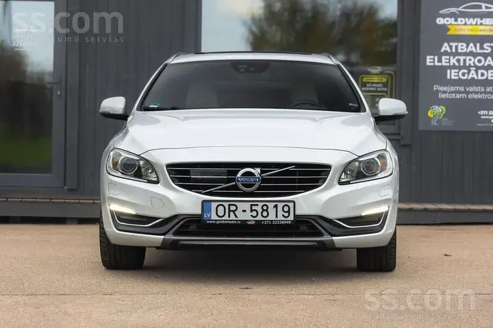 Volvo V60 2015 photo 2