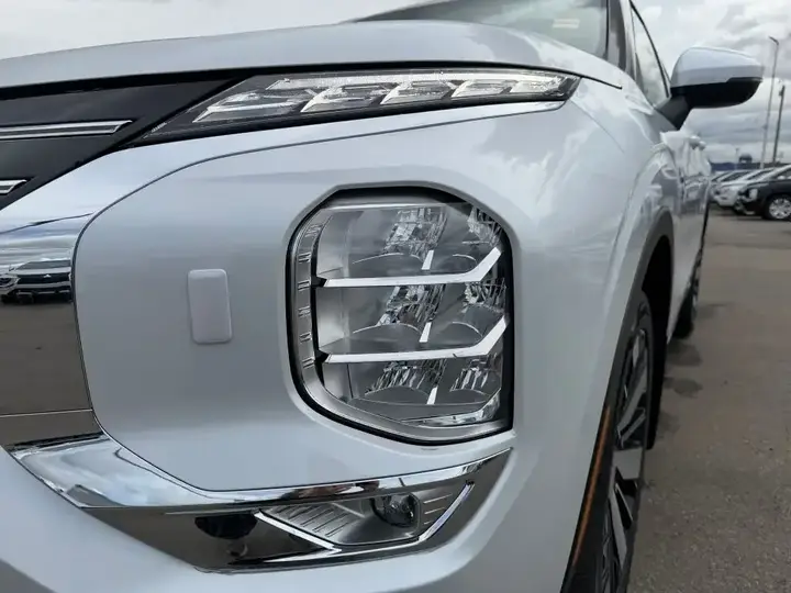 Mitsubishi Outlander 2026 photo 3