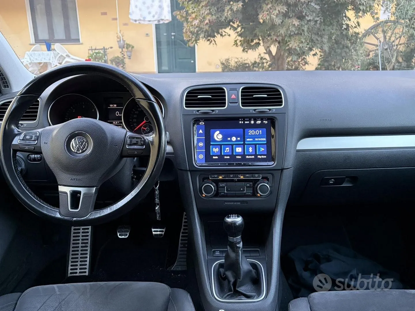 Volkswagen Golf 2010 photo 2