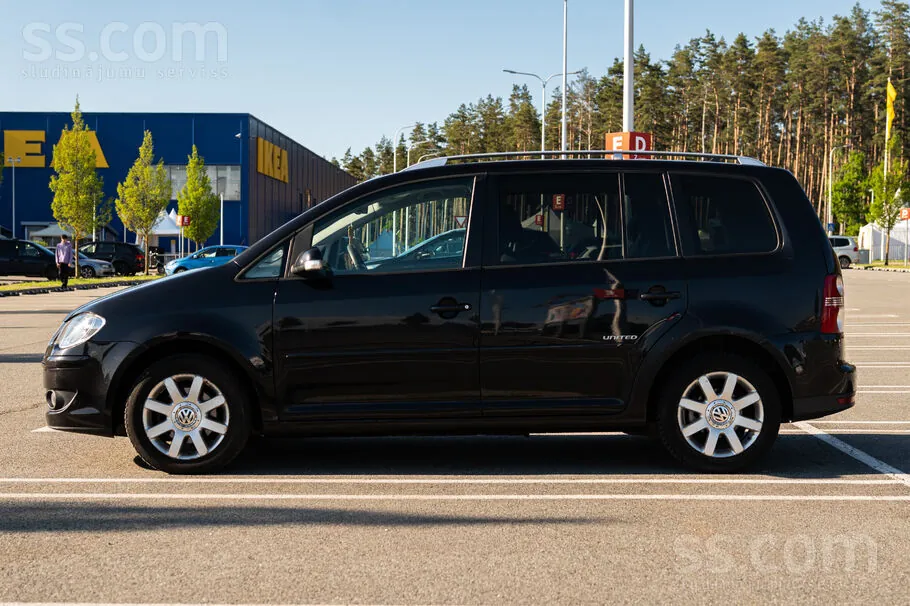 Volkswagen Touran 2008 photo 2