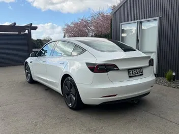 Tesla Model 3 2023 photo 3