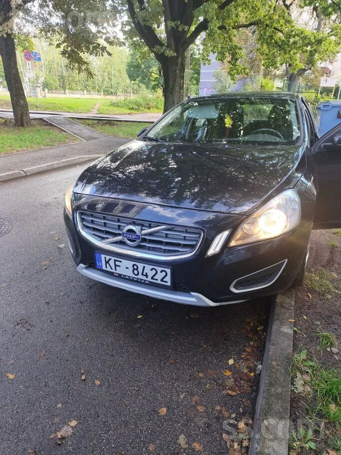 Volvo S60 2012 photo 2