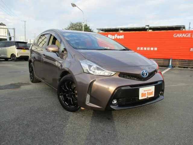 Toyota Priusα 2016 photo 2