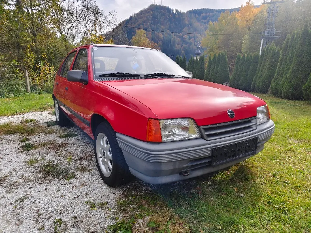 Opel Kadett 1990 photo 2