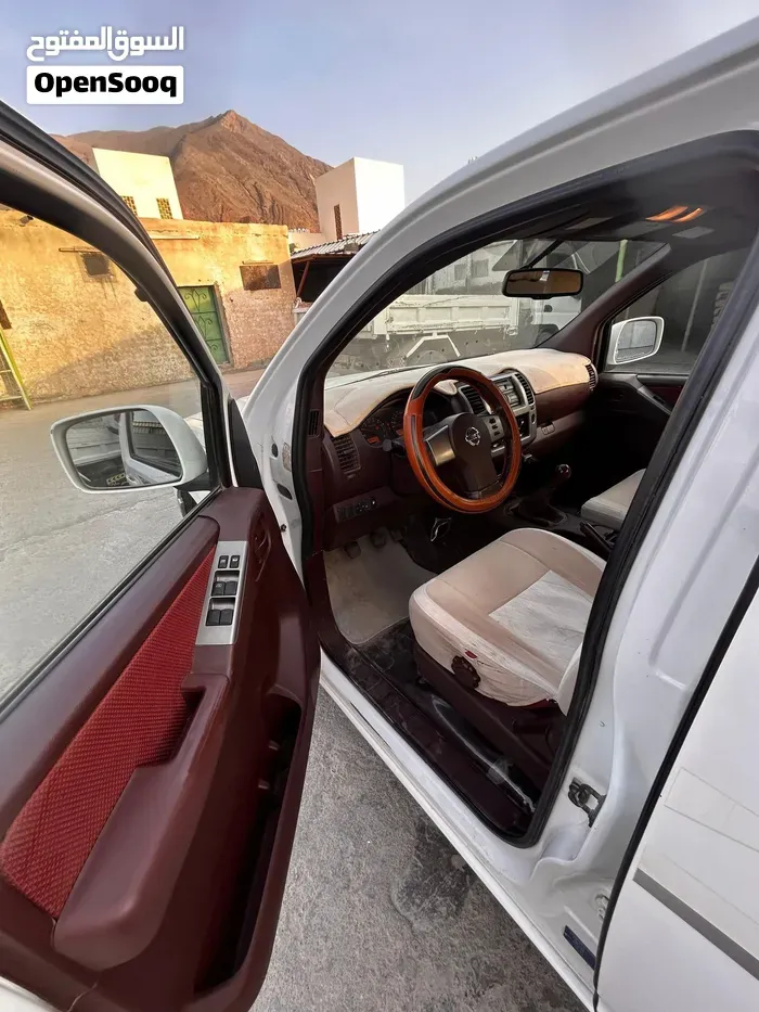 Nissan Navara 2009 photo 4