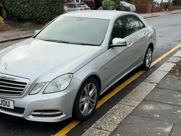 Mercedes-Benz E-Class 2011 photo 2