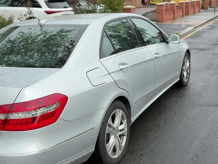 Mercedes-Benz E-Class 2011 photo 3