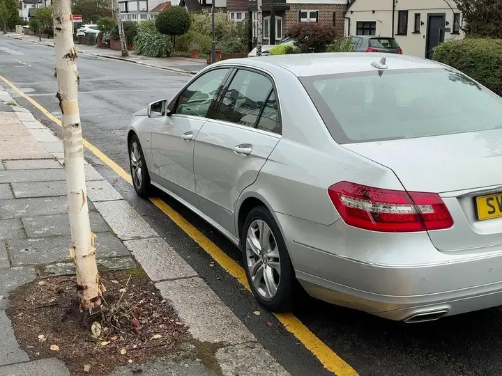 Mercedes-Benz E-Class 2011 photo 4