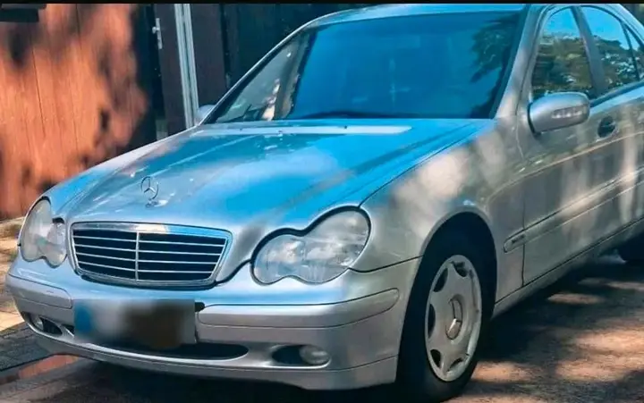 Mercedes-Benz C200