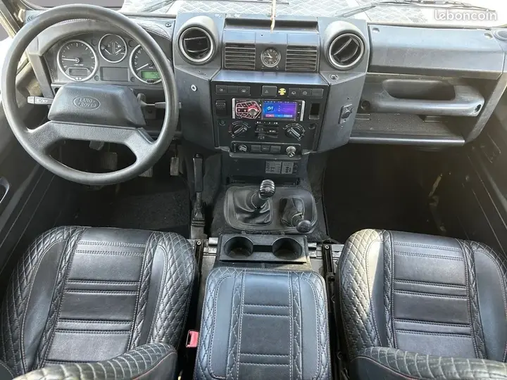 Land Rover Defender 2007 photo 2