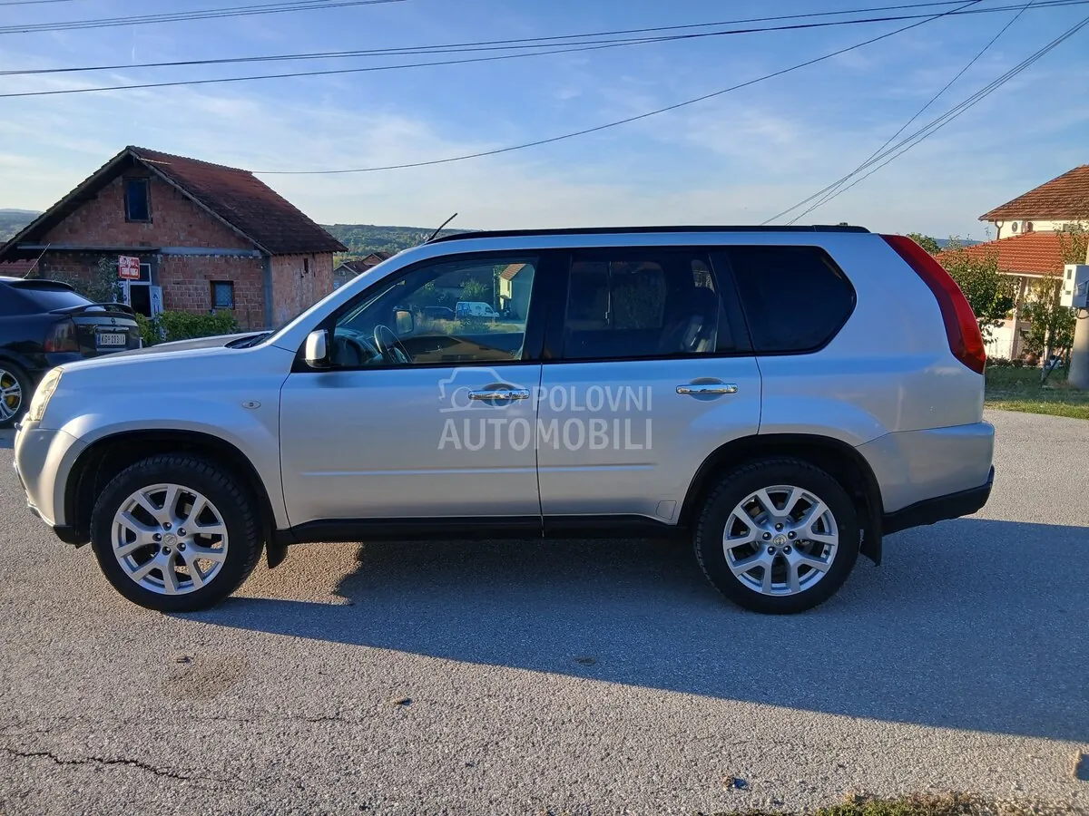 Nissan X-Trail 2010 photo 3