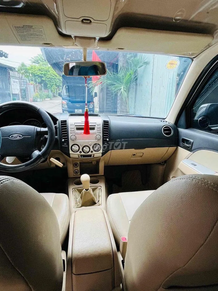 Ford Everest 2011 photo 4