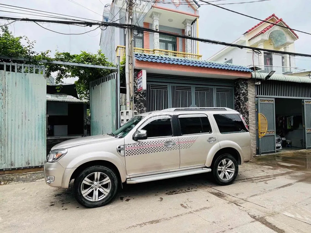 Ford Everest 2011 photo 3