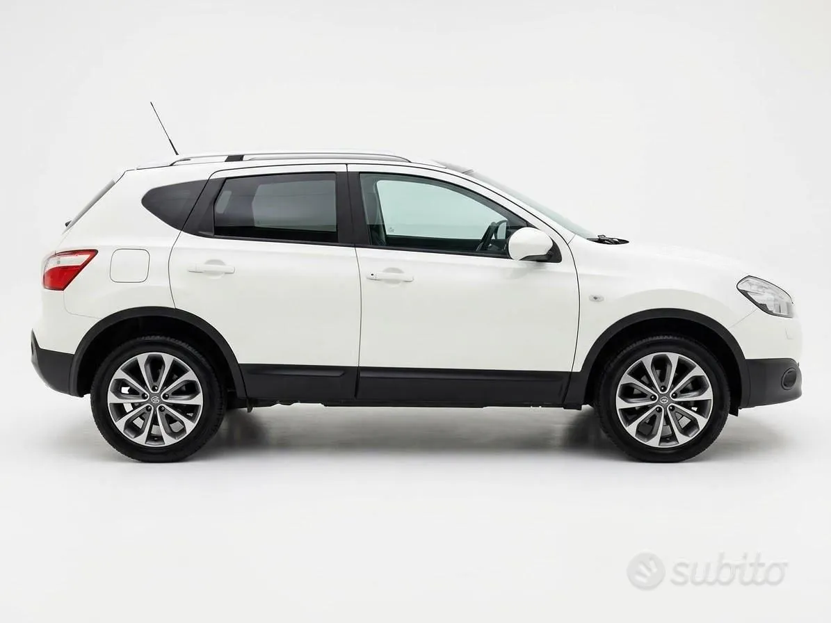 Nissan Qashqai 2012 photo 2