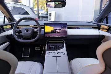 Lotus Emeya 2026 photo 3