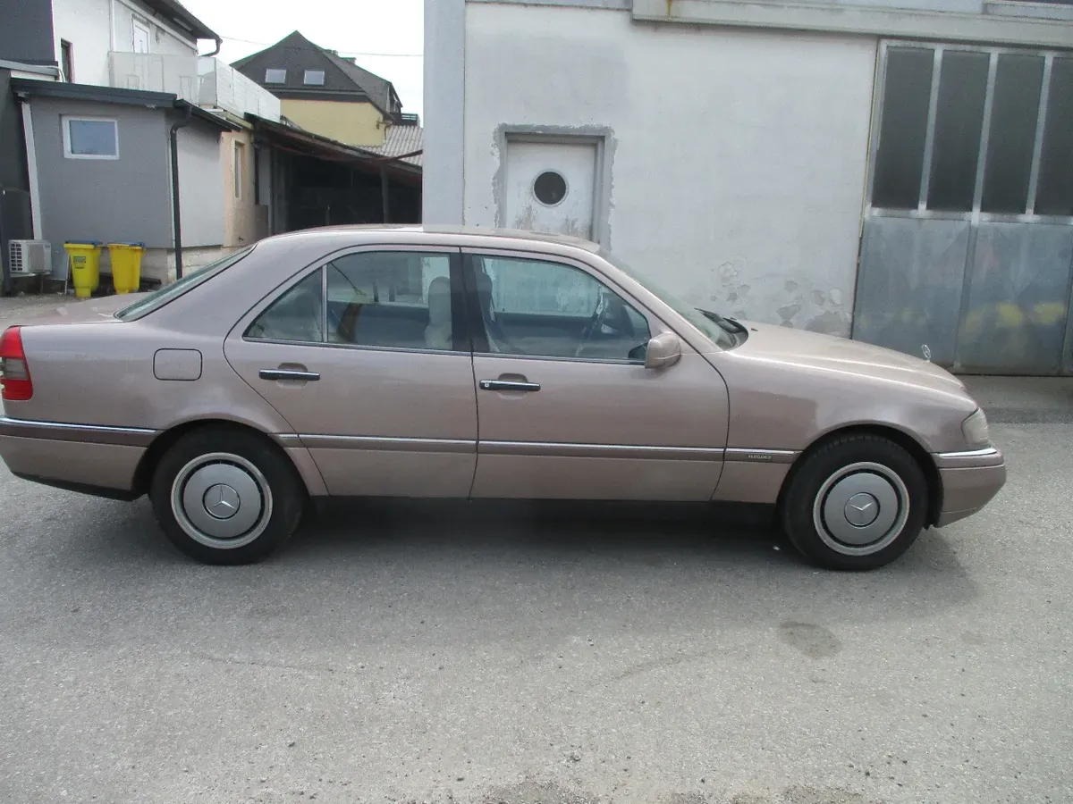 Mercedes-Benz C-Class 1994 photo 3