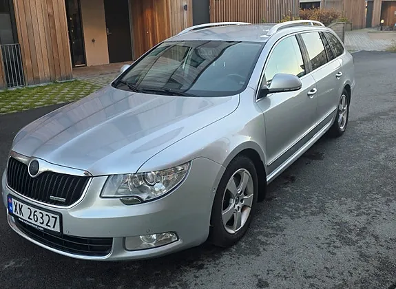 Skoda Superb 2012 photo 4