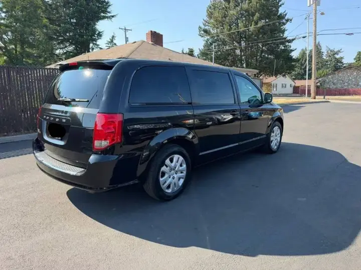 Dodge Grand Caravan 2015 photo 3