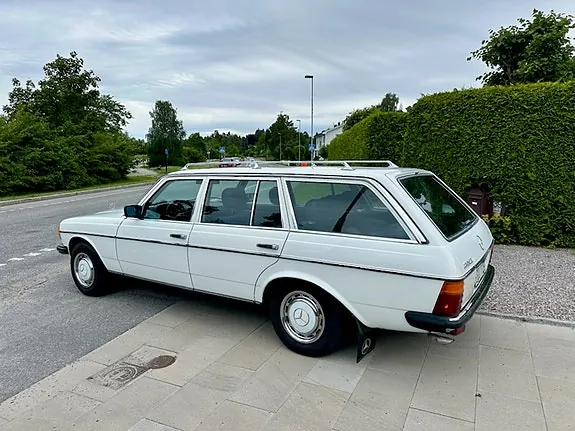 Mercedes-Benz 200 1985 photo 2