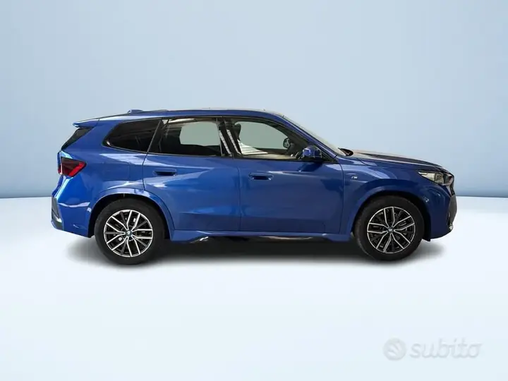 BMW Ix1 2023 photo 3