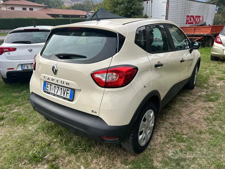 Renault Captur 2014 photo 2