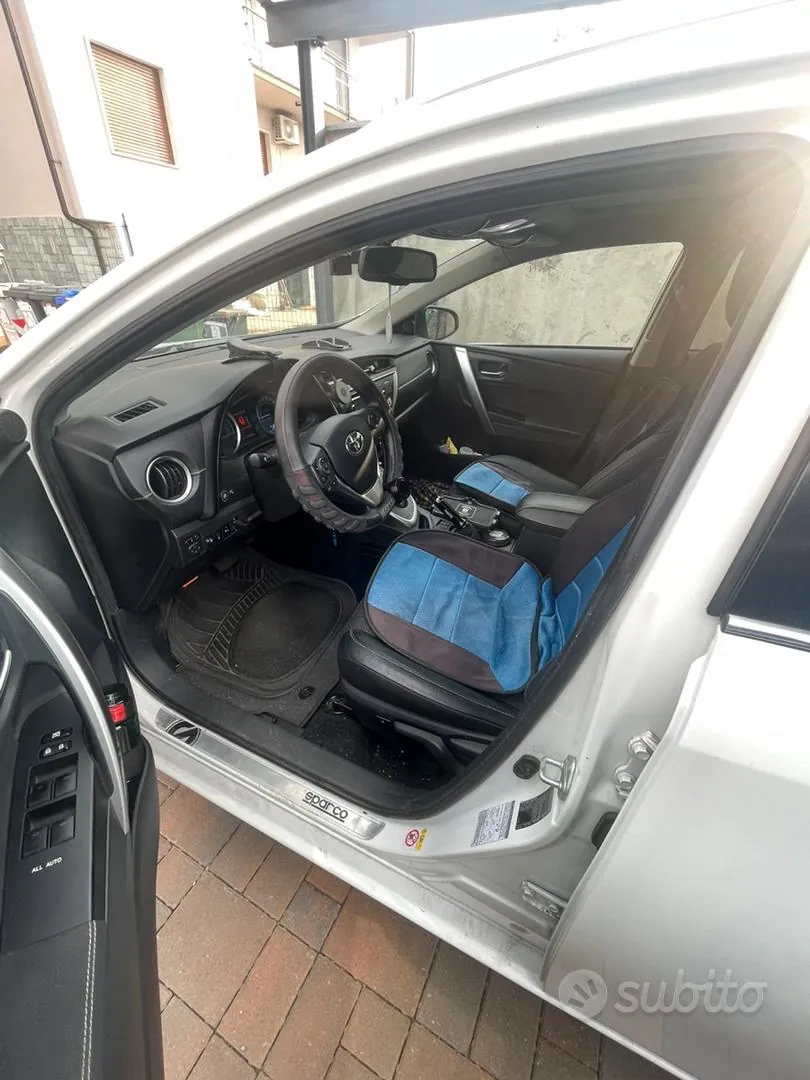 Toyota Auris 2015 photo 3
