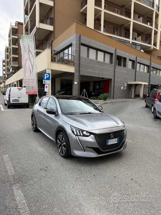Peugeot 208 2020 photo 2