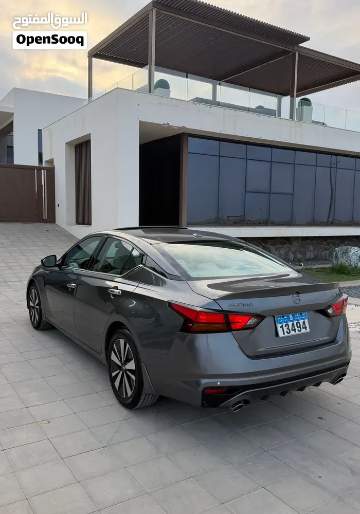 Nissan Altima 2019 photo 2