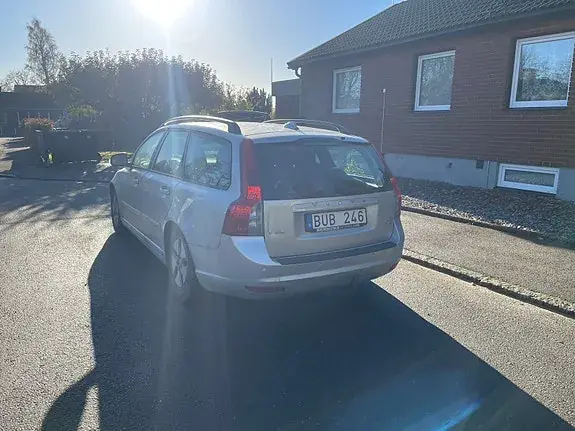 Volvo V50 2010 photo 2