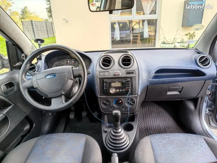 Ford Fiesta 2007 photo 2