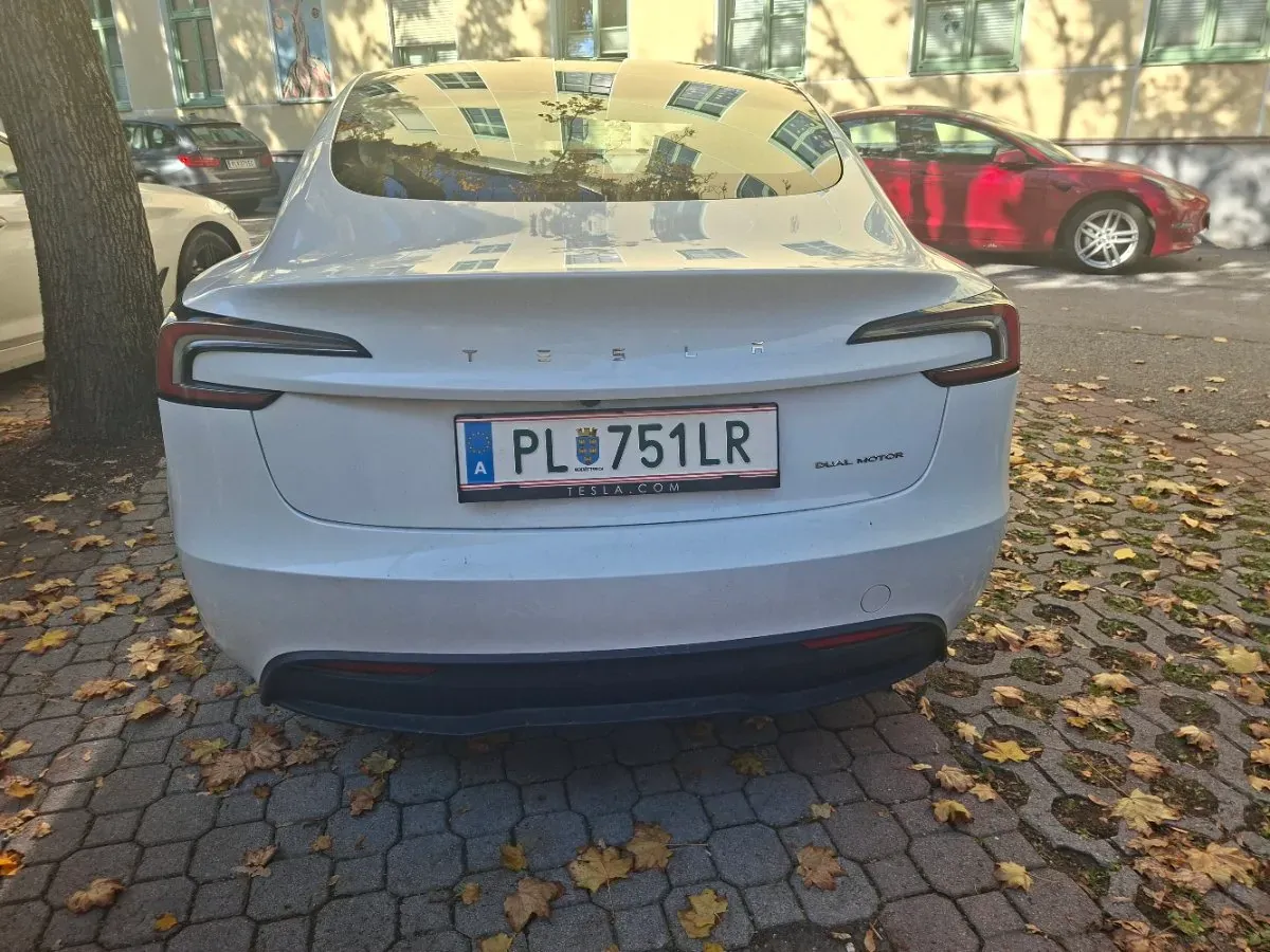Tesla Model 3 2023 photo 3