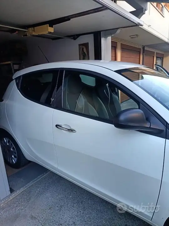 Lancia Ypsilon 2015 photo 3