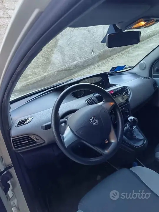 Lancia Ypsilon