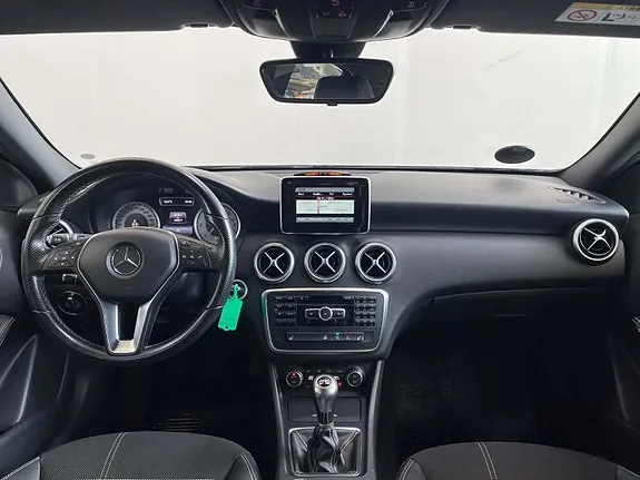 Mercedes-Benz A180 2015 photo 5